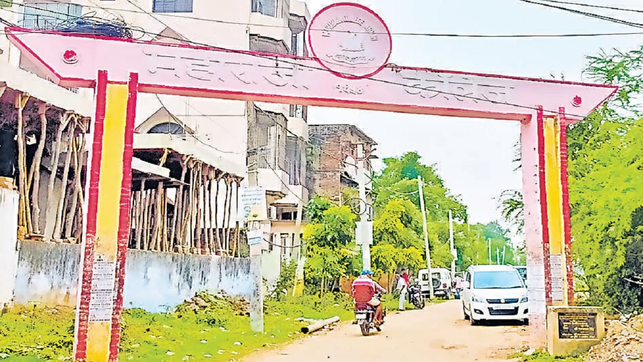 BPSC पेपर लीक मामला: आरा का एक और कॉलेज जांच के घेरे में, छात्रा के लिए किया स्पेशल इंतजाम, पेपर कैंसिल BPSC पेपर लीक मामला: आरा का एक और कॉलेज जांच के घेरे में, छात्रा के लिए किया स्पेशल इंतजाम, पेपर कैंसिल