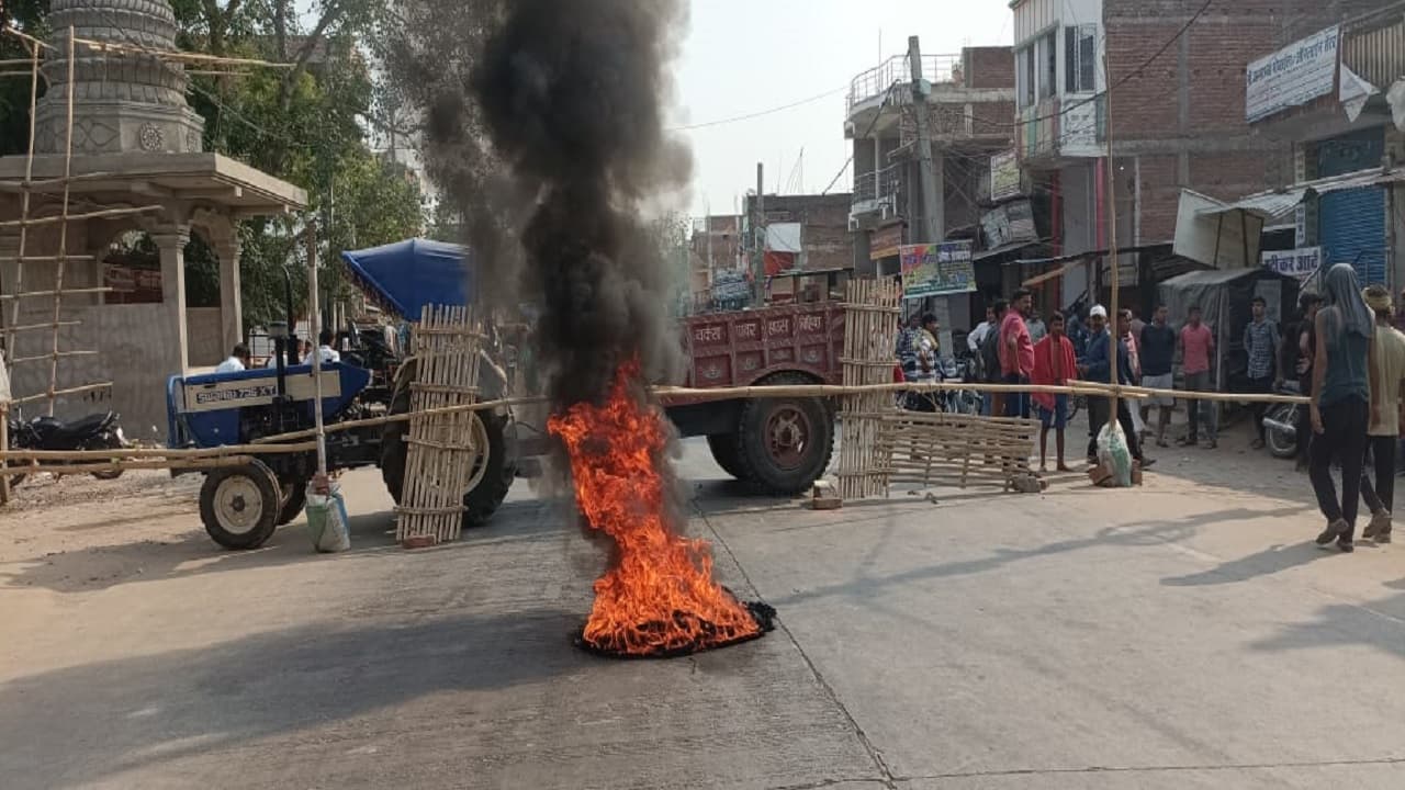 बिहार में अग्निपथ योजना पर बवाल जारी, आरा जंक्शन पर दुकानों में लूटपाट व तोड़फोड़