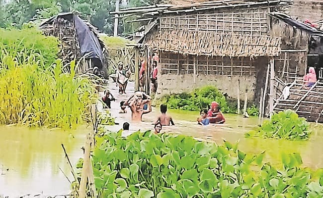Bihar Flood: नेपाल में बाढ़ से तबाह बिहार, 500 महादलित परिवारों पर संकट, कोसी भी निंगल रही ग्रामीणों का घर