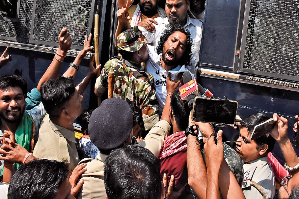 ईमेल से दी प्लेन को उड़ाने की धमकी, बक्सर का किशोर हिरासत में, जानिये पूरा मामला