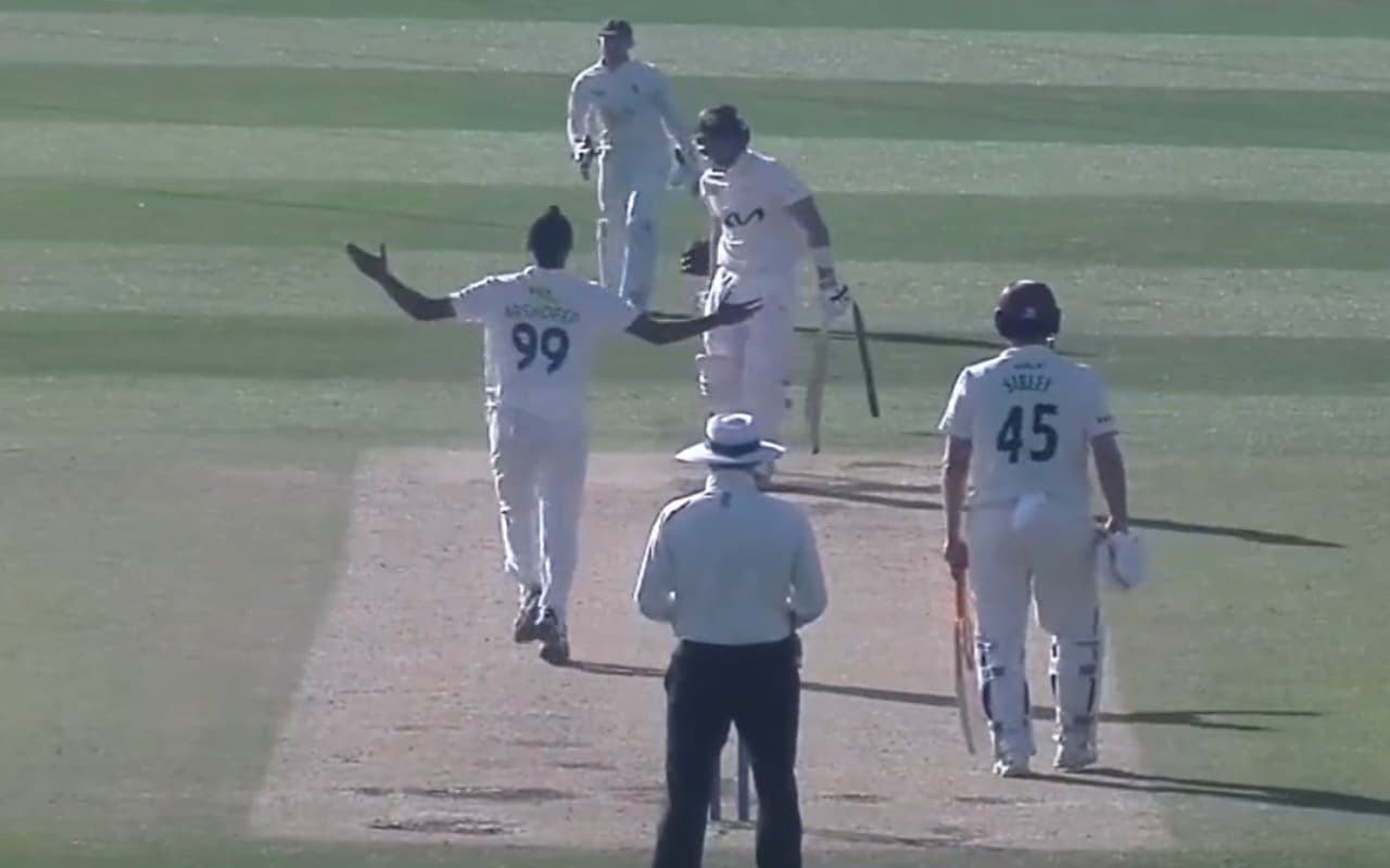 Watch: काउंटी क्रिकेट में अर्शदीप सिंह ने बरपाया कहर, शतकवीर स्मिथ के बिखेर दिए स्टंप, वीडियो वायरल