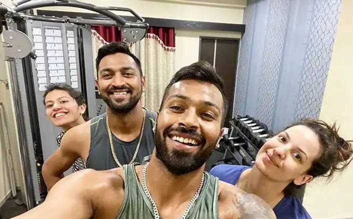 देखिए हार्दिक और क्रुणाल पांड्या का लग्जरियस घर, दोनों भाइयों के पेंट हाउस में थिएटर से लेकर जिम तक सब है मौजूद