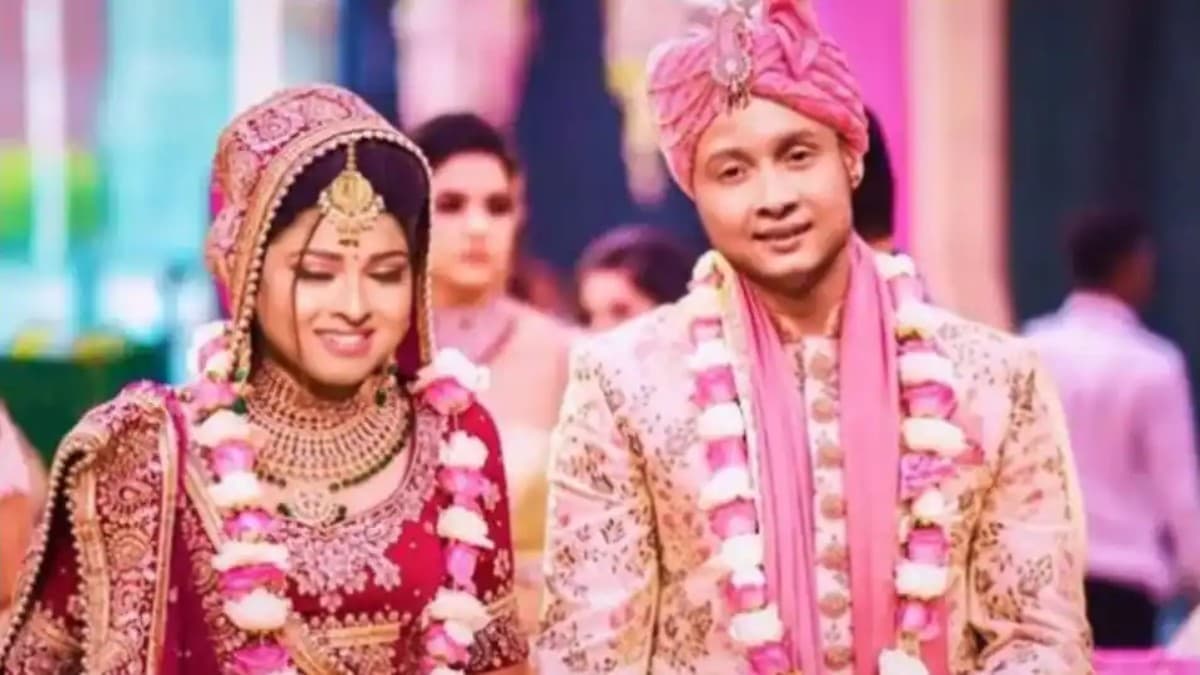 पवनदीप राजन अरुणिता कांजीलाल की शादी की फोटोज हुई वायरल! फैंस दे रहे हैं बधाईयां