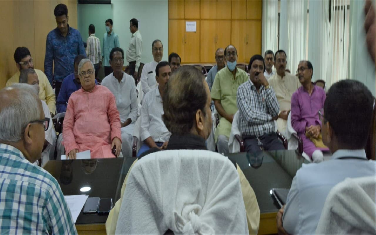 ममता बनर्जी ने मंत्रियों को किया अलर्ट, भाजपा नवंबर-दिसंबर में राज्य में फैला सकती है अशांति ममता बनर्जी ने मंत्रियों को किया अलर्ट, भाजपा नवंबर-दिसंबर में राज्य में फैला सकती है अशांति