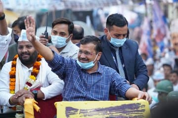 सूरत में शक्ति प्रदर्शन के पहले केजरीवाल के साथ हुआ ये, 'आप' ने लगाया गंभीर आरोप