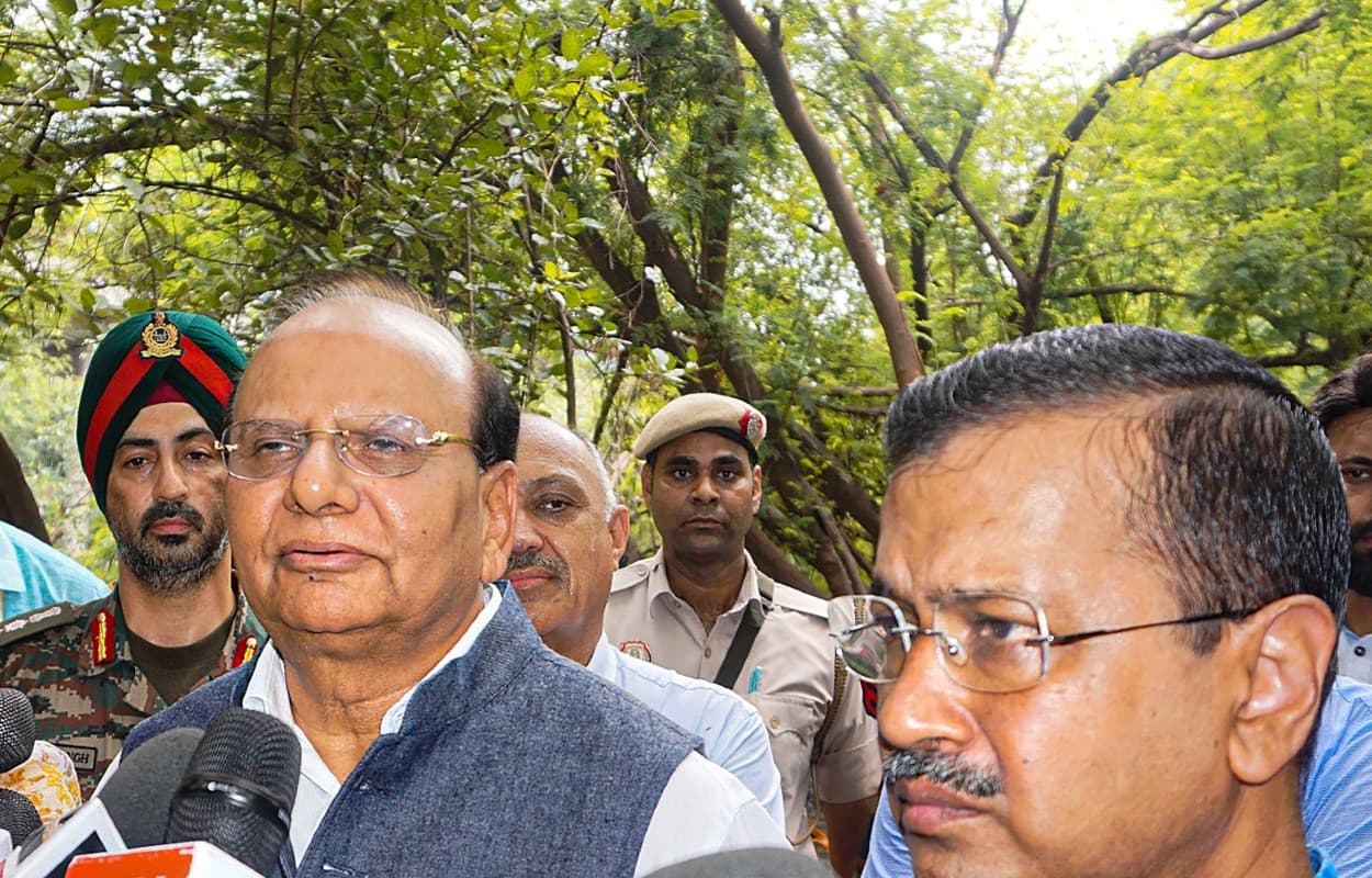 दिल्ली बाढ़ पर ब्लेम गेम! उपराज्यपाल ने सीएम अरविंद केजरीवाल की मौजूदगी में मंत्री को दे दी ये नसीहत