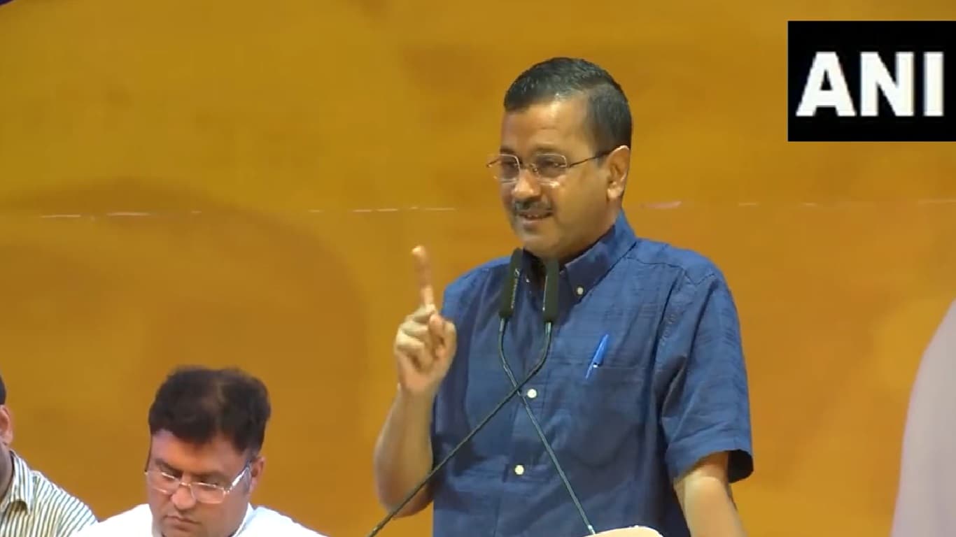 'बीजेपी-कांग्रेस को वोट दिया तो लगेंगे पावर कट के झटके', अरविंद केजरीवाल ने बिजली को लेकर कसा तंज