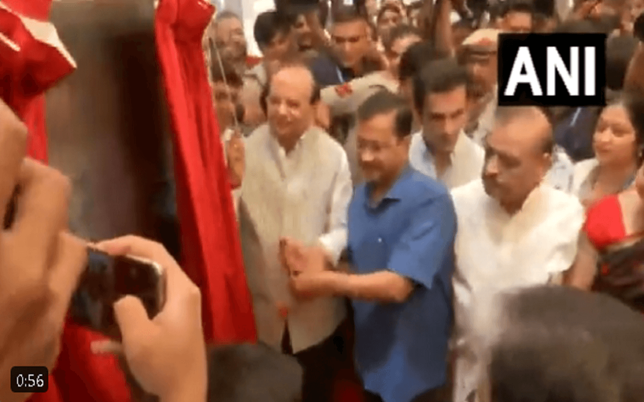 इंद्रप्रस्थ यूनिवर्सिटी के उद्‌घाटन के लिए LG वीके सक्सेना और CM अरविंद केजरीवाल दोनों पहुंचे, ऐसे हुआ सामना