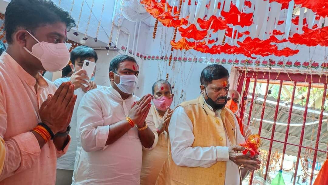 PM Modi के आने से पहले केंद्रीय नेताओं ने कंकाली तला मंदिर में की पूजा अर्चना, सभास्थल का लिया जायजा