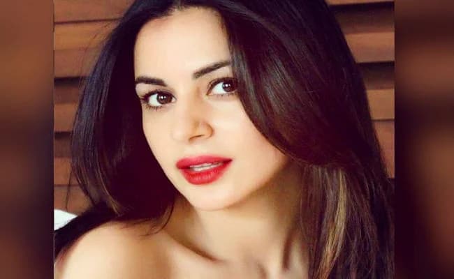 'Kundali Bhagya' की 'प्रीता' ने व्हाइट मोनोकिनी में बिखेरा अपना जलवा, एक्ट्रेस के बोल्ड अंदाज पर फैंस फिदा