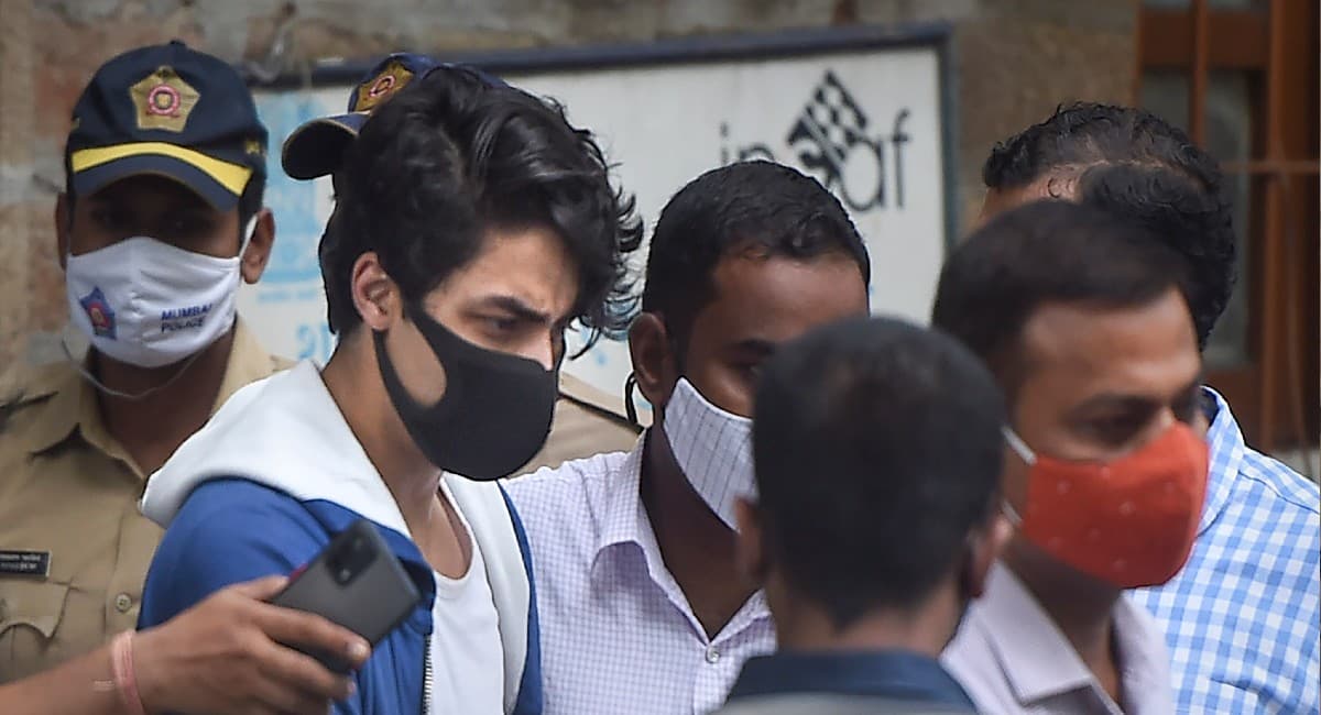Aryan Khan Drugs Case : आर्यन खान की जमानत के लिए सेशन कोर्ट में दायर की गई याचिका, सोमवार को होगी सुनवाई Aryan Khan Drugs Case : आर्यन खान की जमानत के लिए सेशन कोर्ट में दायर की गई याचिका, सोमवार को होगी सुनवाई