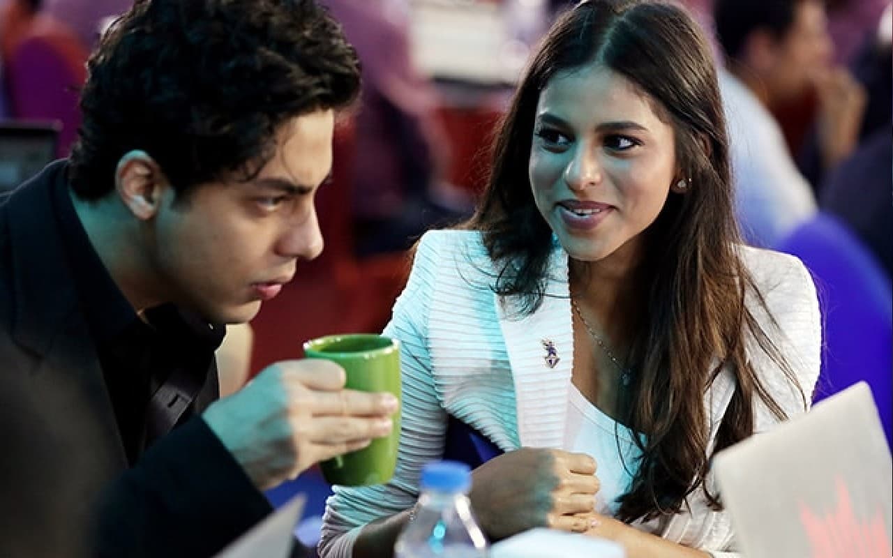 Maja Maa के स्पेशल स्क्रीनिंग में आर्यन और सुहाना खान हुए कैमरे में कैद, इस लुक में दिखी स्टारकिड, VIDEO