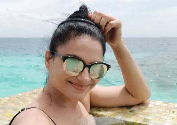 नहीं देखा होगा Anupama की समधन 'राखी दवे' का ऐसा अंदाज, तसनीम शेख की पूल फोटोज ने इंटरनेट पर लगाई आग