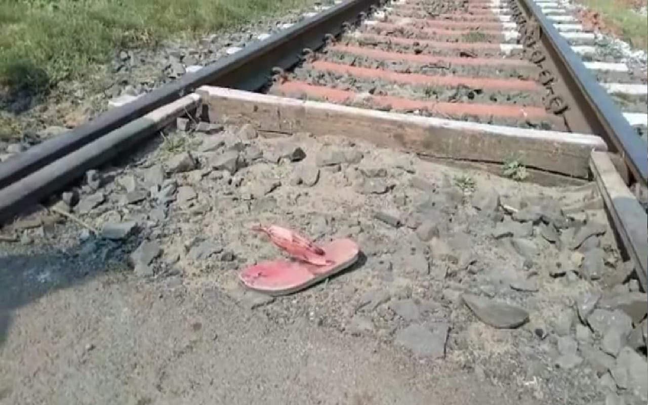 West Bengal : पानागढ़ में ट्रेन की चपेट में आकर रेलवे के पूर्व कर्मचारी की मौत, जांच में जुटी पुलिस West Bengal : पानागढ़ में ट्रेन की चपेट में आकर रेलवे के पूर्व कर्मचारी की मौत, जांच में जुटी पुलिस