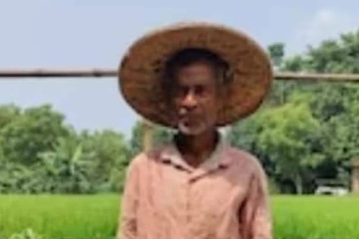 दुर्गापूजा में भी बाजार है मंदा,राष्ट्रपति पुरस्कार से सम्मानित बुनकर खेत में काम कर गुजर बसर करने को मजबूर