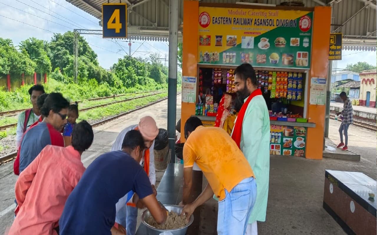 बंगाल में भाजपा समर्थकों ने धूम-धाम से मनाया प्रधानमंत्री नरेन्द्र मोदी का जन्मदिन