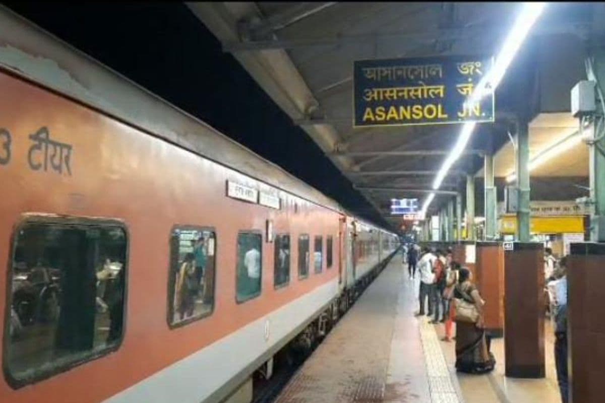 Photos : आसनसोल मंडल के डीआरएम ने
 नये कोचिंग कॉम्प्लेक्स व सिक लाइन का  लिया जायजा