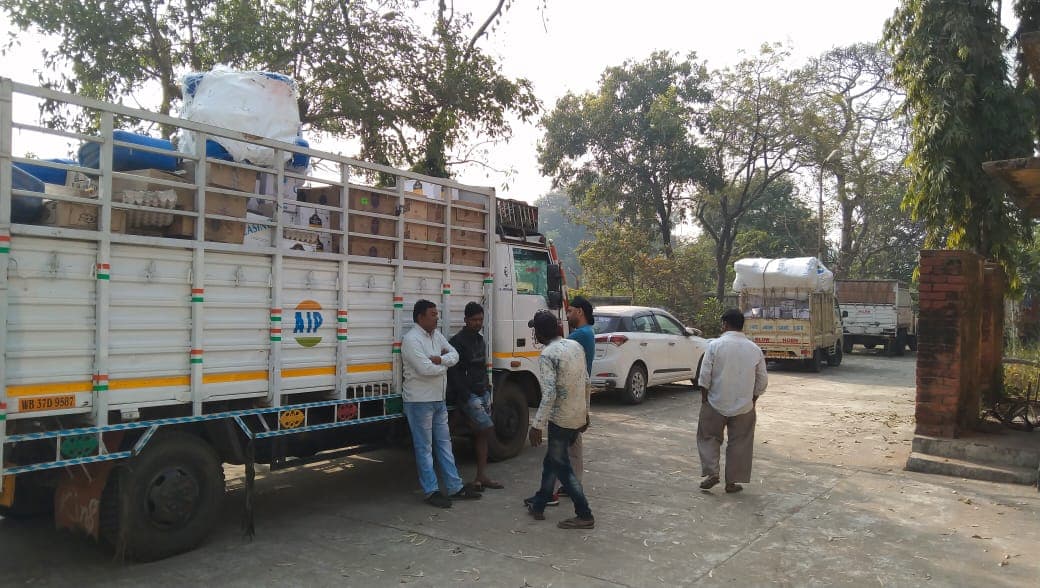 Excise Raid : पश्चिम बर्दवान में अवैध शराब के खिलाफ आबकारी विभाग की छापामारी, ढाई करोड़ की विदेशी शराब के साथ चार गिरफ्तार