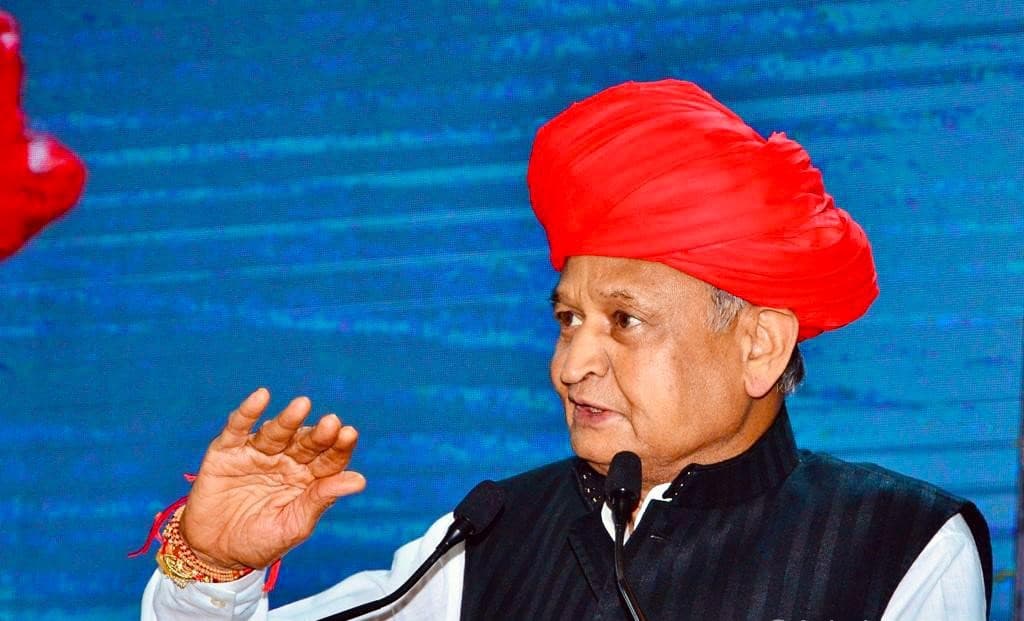 राजस्थान में आदिवासी महिला को निर्वस्त्र कर घुमाया, सीएम अशोक गहलोत ने दी ये प्रतिक्रिया, बीजेपी हुई हमलावर