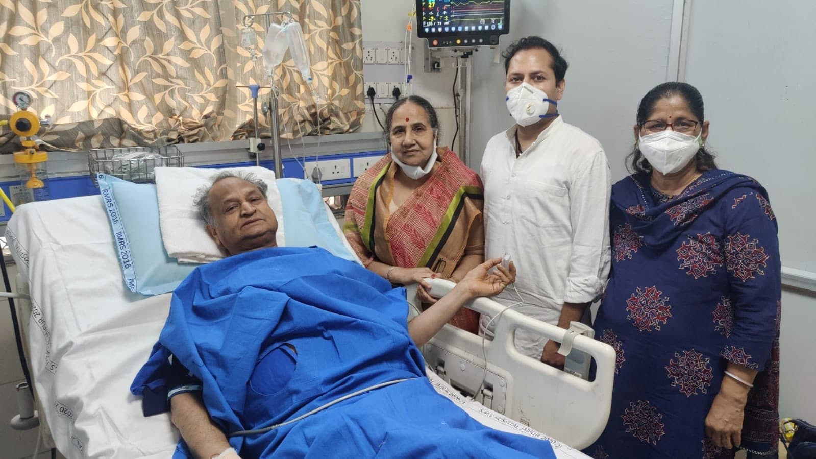 सीएम अशोक गहलोत की तबीयत बिगड़ी, जयपुर के SMS अस्पताल में हुए भर्ती, सचिन पायलट ने किया ट्वीट