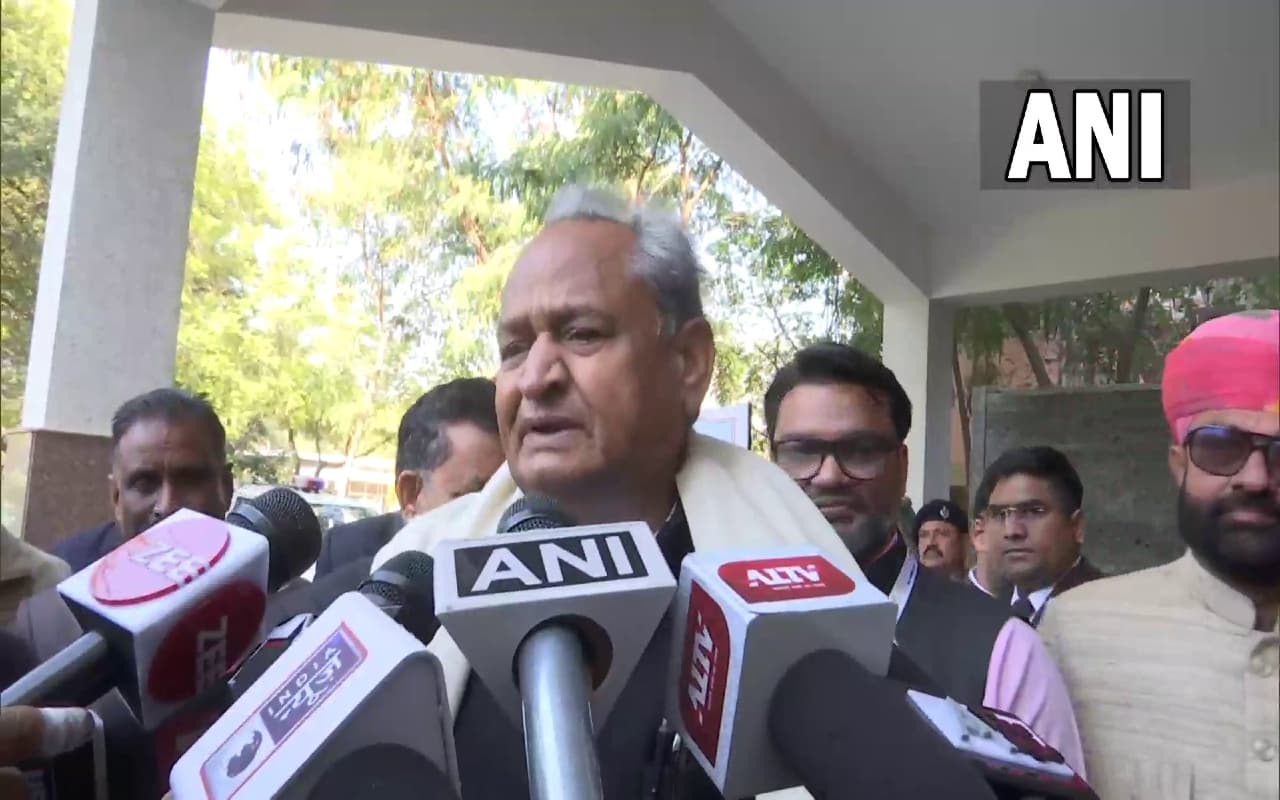 Rajasthan Paper Leak मामले में सीएम गहलोत का बड़ा बयान, कहा- इस मामले में कोई नेता या अधिकारी शामिल नहीं