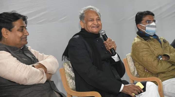 Rajasthan News: राजस्थान कांग्रेस में डैमेज कंट्रोल शुरू, मंत्री शांति धारीवाल पहुंचे CMR