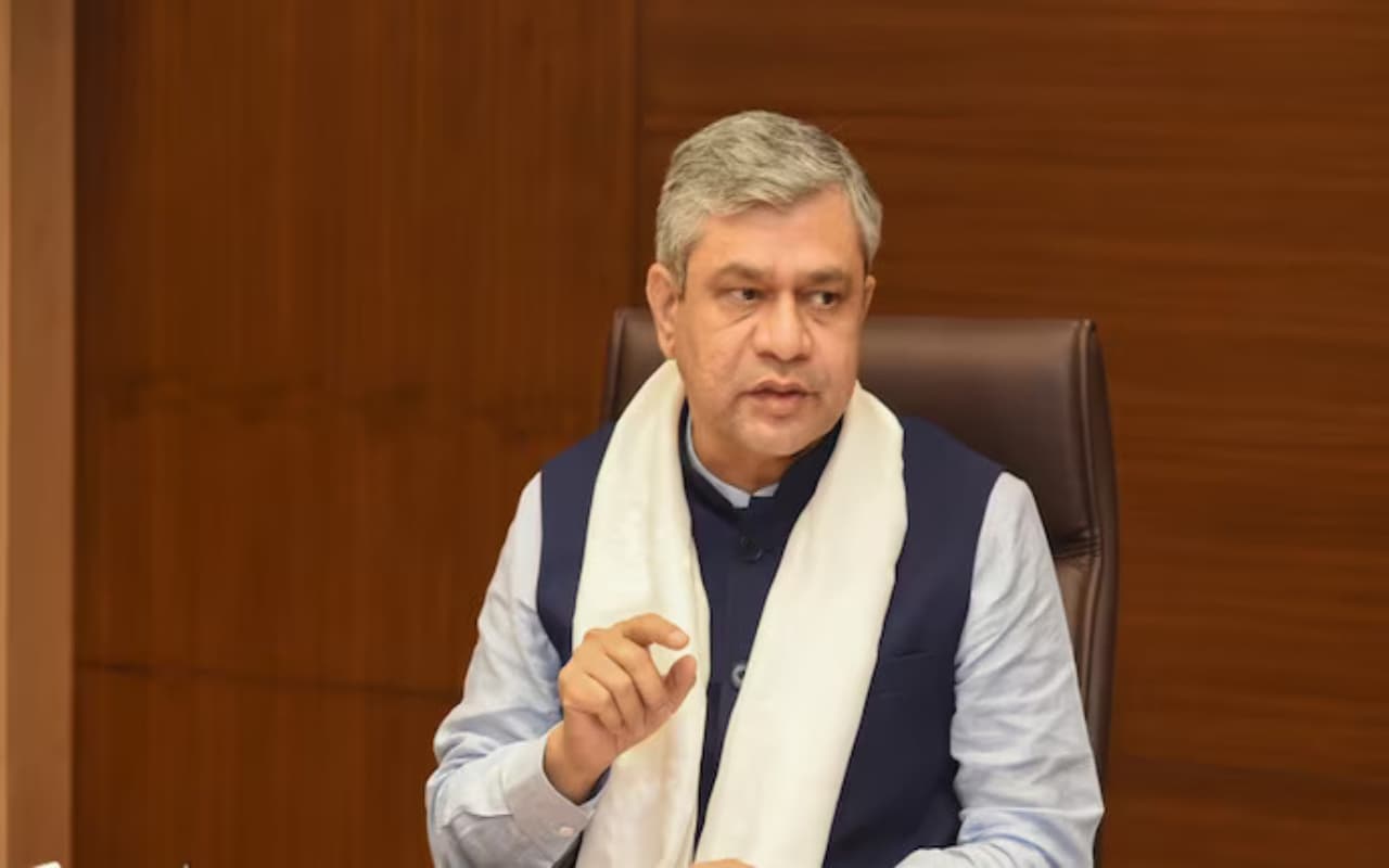 ओडिशा रेल हादसा: जानकारी देते हुए जब  भावुक हुए रेल मंत्री अश्विनी वैष्णव, देखें वीडियो