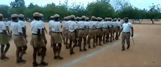 ढल गया दिन... गाने के साथ जवानों का परेड कराते एएसआई का Video Viral