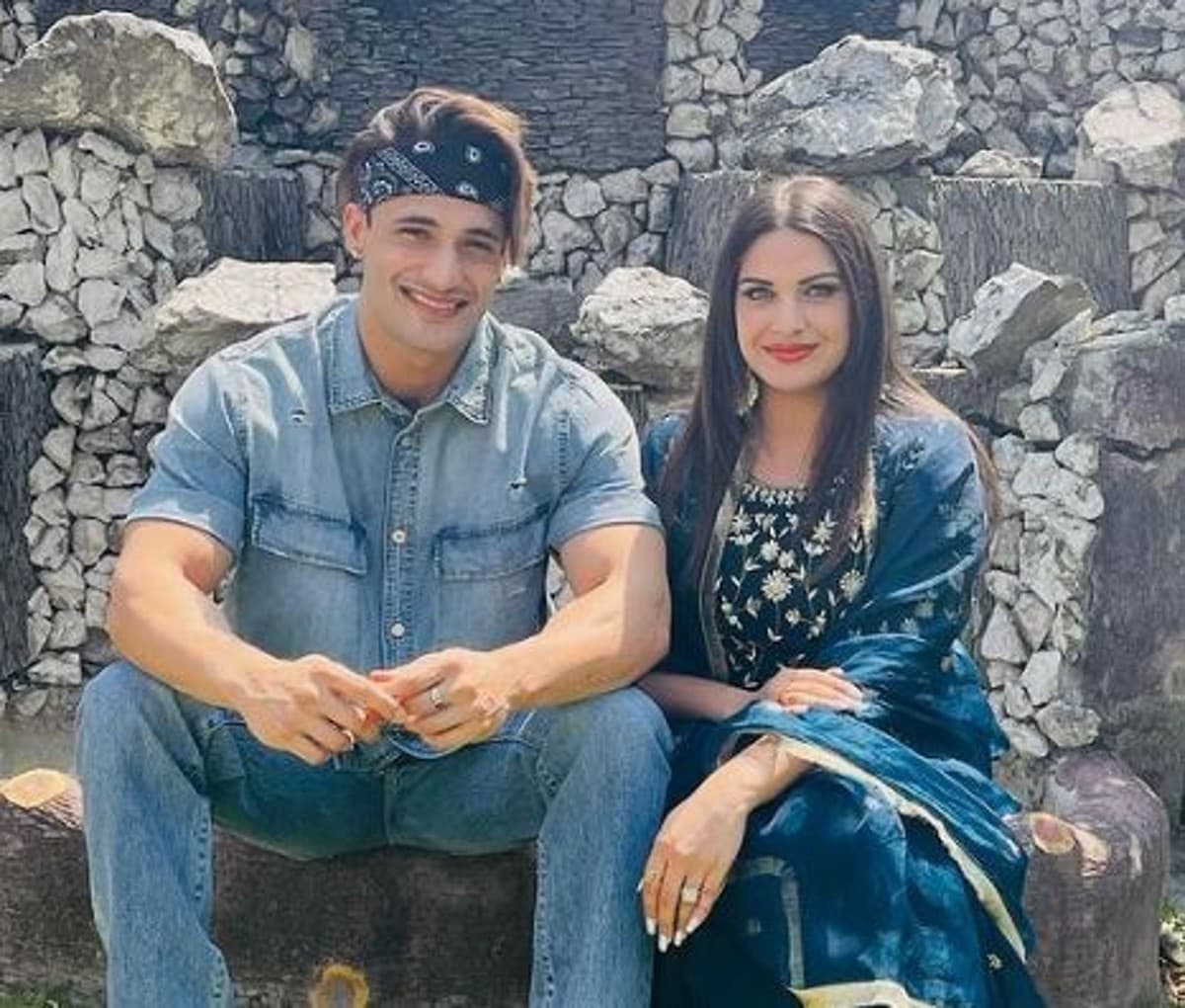 Asim Riaz और Himanshi Khurana का हुआ ब्रेकअप? एक्ट्रेस के क्रिप्टिक पोस्ट देख फैंस ने पूछा- ब्रेकअप हो गया