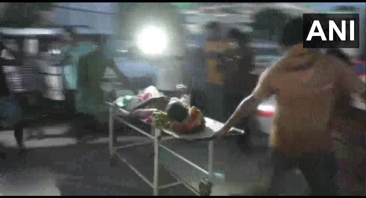 Assam Clash Viral Video : प्रदर्शनकारी के शव के साथ बर्बरता का वीडियो वायरल, कैमरामैन गिरफ्तार