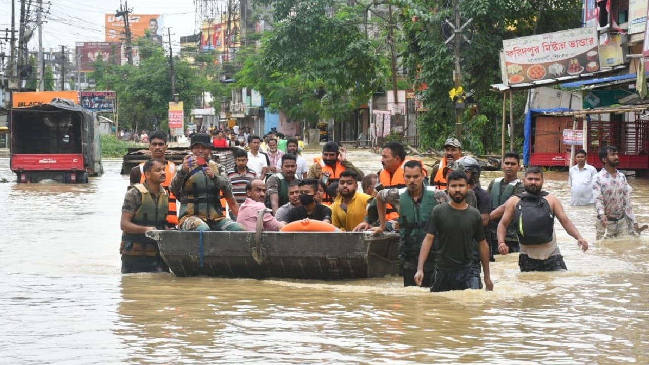Flood In Pakistan: पाकिस्तान में बाढ़ ने मचाई तबाही, शहबाज शरीफ ने कहा- इस समय हमें एकजुटता दिखानी है