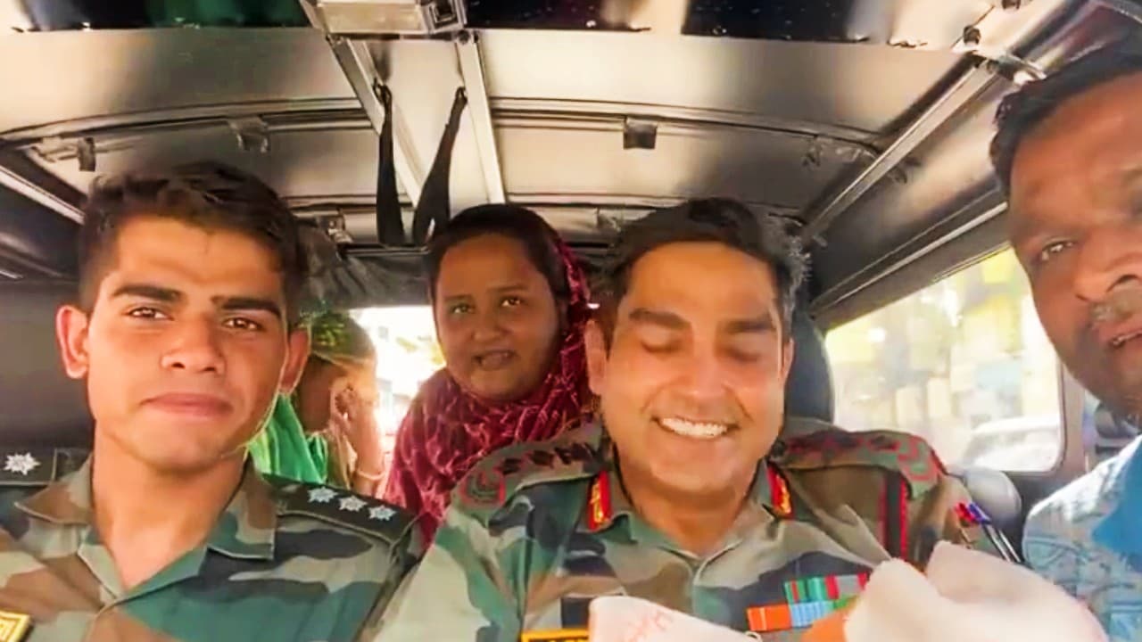 Assam Flood: असम में 6 दिन के बच्चे को असम राइफल्स ने बचाया, बच्चे के माता-पिता ने कही ये बात