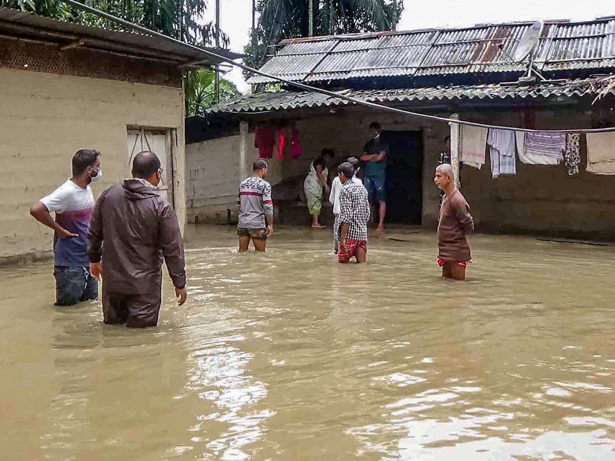 Asam Flood 2020:  असम का बाढ़ से हाल बेहाल, पीएम मोदी ने दिया सीएम सोनोवाल को मदद का भरोसा