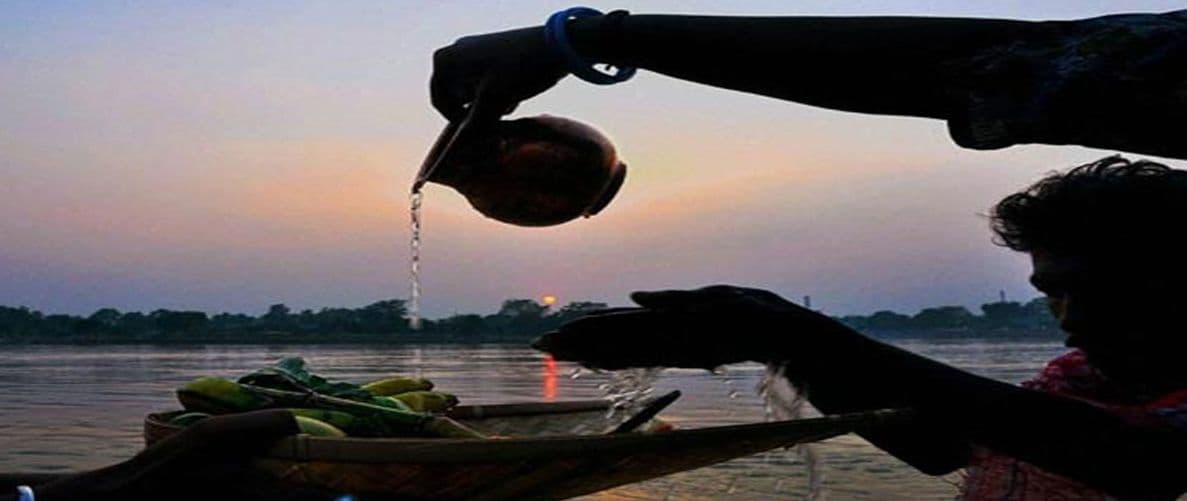 Chhath Puja Sandhya Arghya 2021 Timing: छठ महापर्व का तीसरा दिन आज, जानिए अस्तचलगामी सूर्य के अर्घ्य का समय