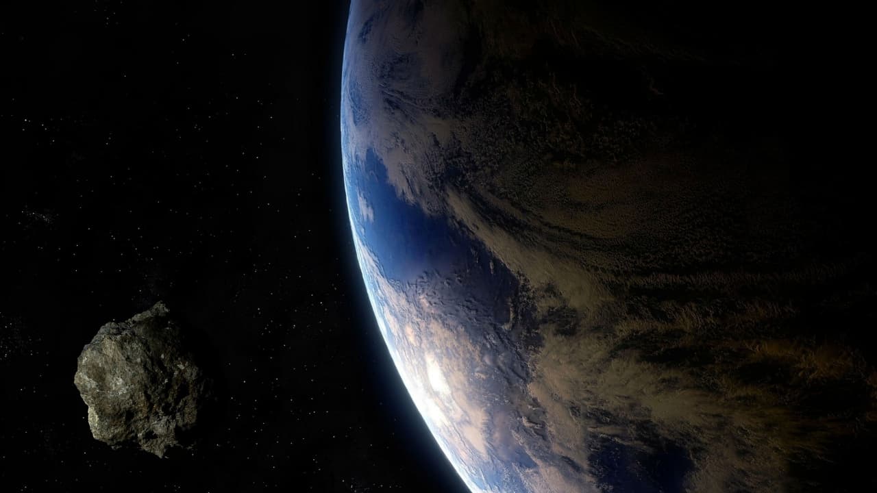 Asteroid 2020: गुजर गया धरती के पास से विशाल उल्कापिंड, नासा के वीडियो से समझिए पूरी घटना को