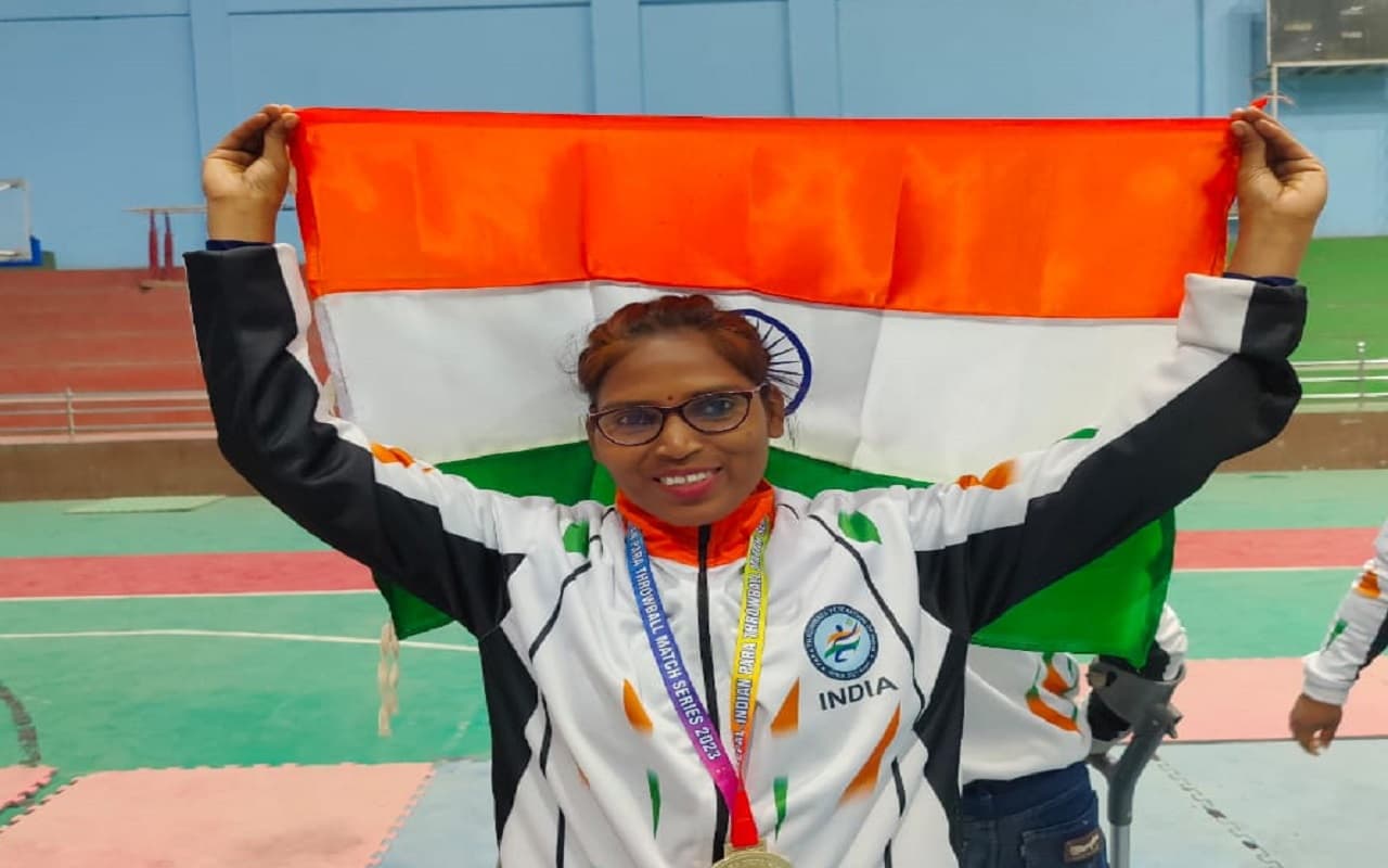 पैरा थ्रो बॉल प्रतियोगिता:गोल्ड मेडल जीतकर लौटी अनाथ दिव्यांग बिटिया असुंता, दोस्तों से उधार लेकर गयी थी नेपाल