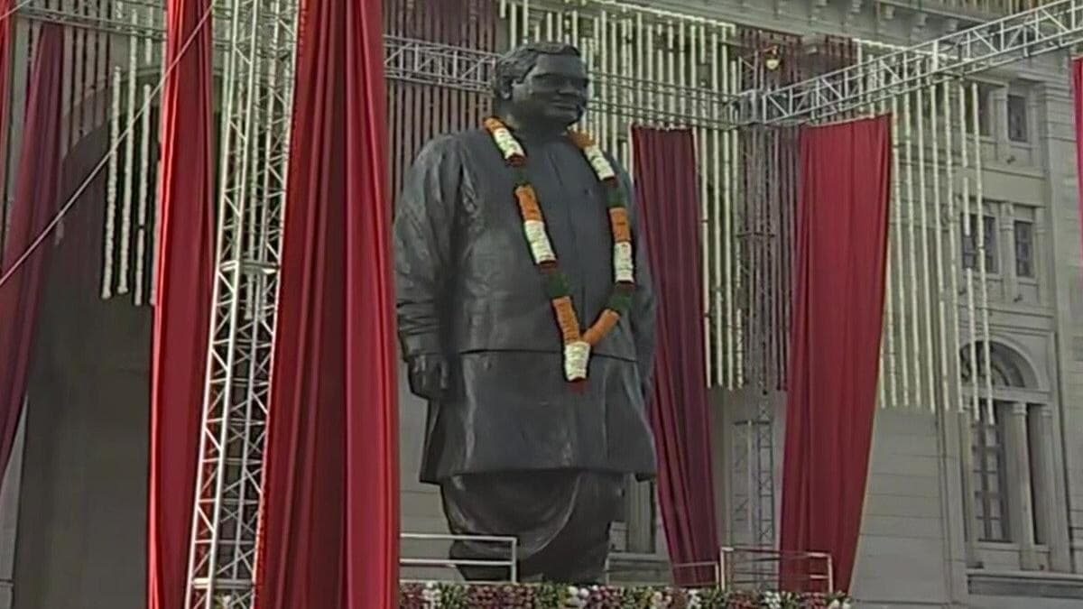 अटल बिहारी वाजपेयी: लखनऊ से सुनहरी यादों में आज भी रिश्ता कायम, भाजपा की नींव बनकर चुनावों में दे रहे मजबूती