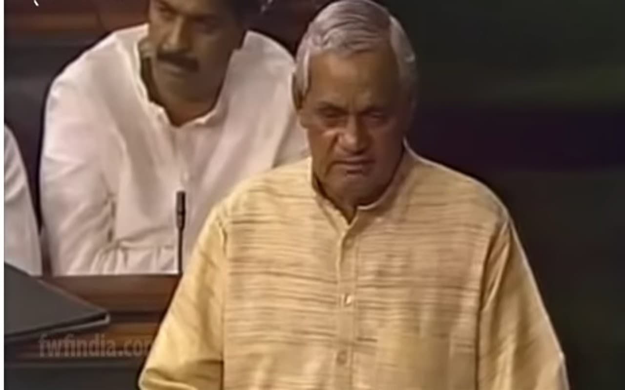 जयंती पर विशेष : अटल बिहारी वाजपेयी का व्यक्तित्व हिमालय की तरह ‘साकार दिव्य गौरव विराट्‌’ था
