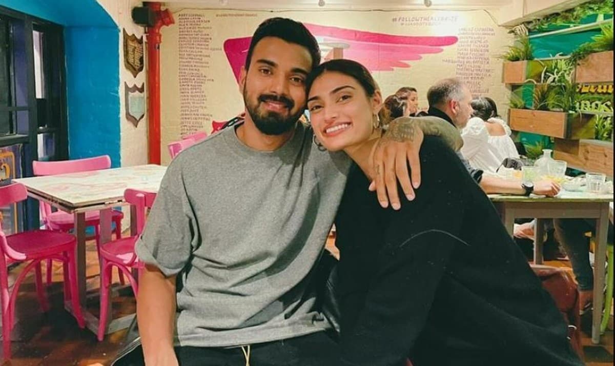 केएल राहुल ने मिरर सेल्फी शेयर कर अथिया के लिए किया प्यार का इजहार, एक्ट्रेस ने दिया ऐसा रिएक्शन