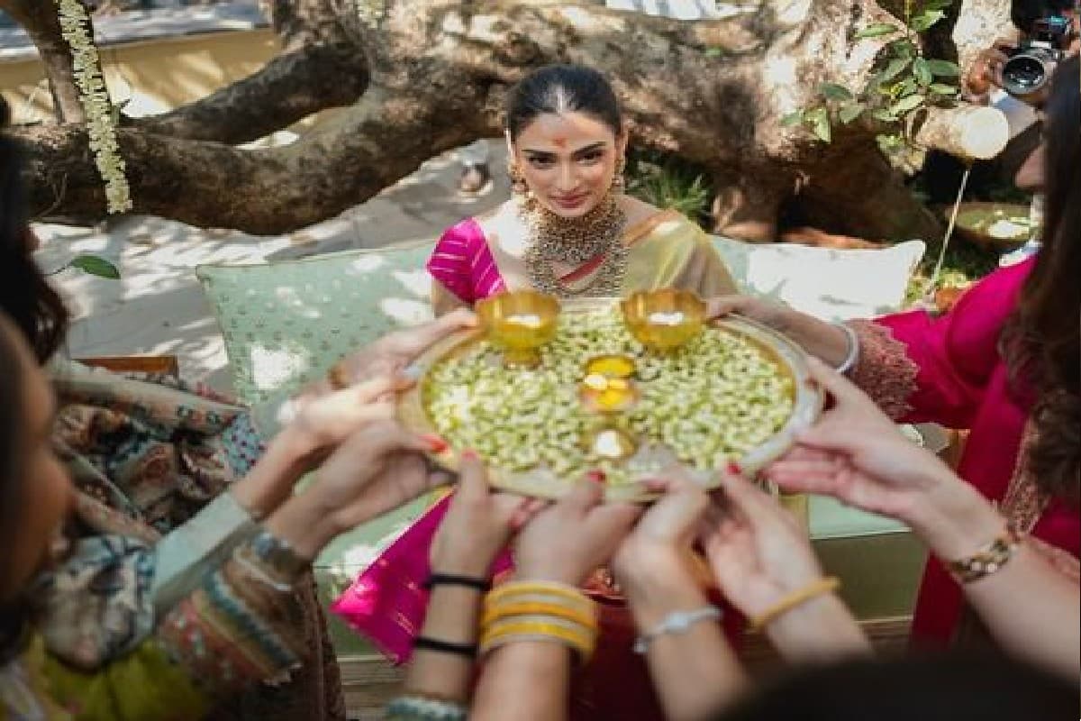 अथिया शेट्टी ने शेयर की शादी अनसीन फोटोज, साउथ इंडियन लुक में गजब की खूबसूरत दिखीं सुनील शेट्टी की बेटी