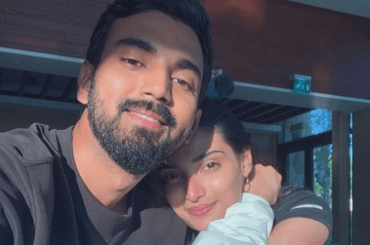रुमर्ड बॉयफ्रेंड KL Rahul के साथ इंग्लैंड में हैं अथिया शेट्टी? एक्ट्रेस की इस फोटो को देखकर फैंस कर रहे सवाल