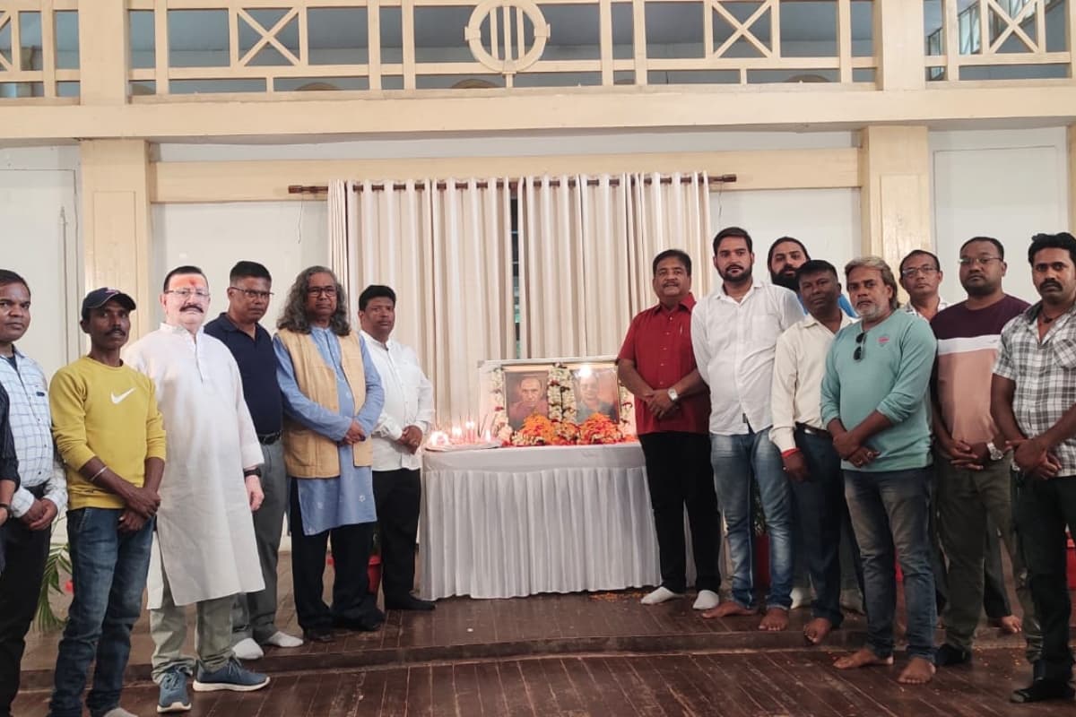 रांची के ऑड्रे हाउस में शोकसभा, दिवंगत कलाकार ताहिर हवारी व शिव कुमार महली को दी श्रद्धांजलि