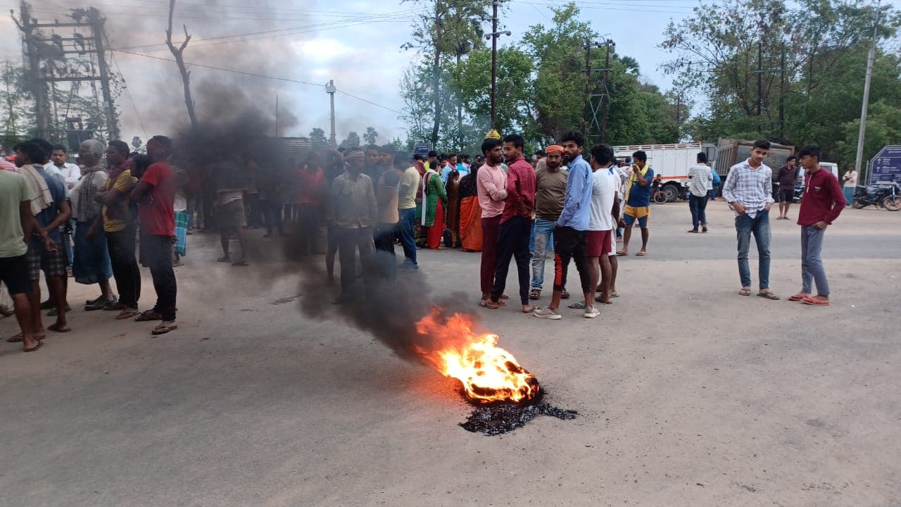बिहार: औरंगाबाद में अज्ञात वाहन ने दो महिलाओं को रौंदा, एक की मौत, लोगों ने जमकर काटा बवाल