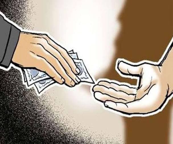 सासाराम में पैन कार्ड के लिए पोस्ट मास्टर मांग रहे थे 30 रुपए रिश्वत, सोशल मीडिया पर वायरल हुआ वीडियो