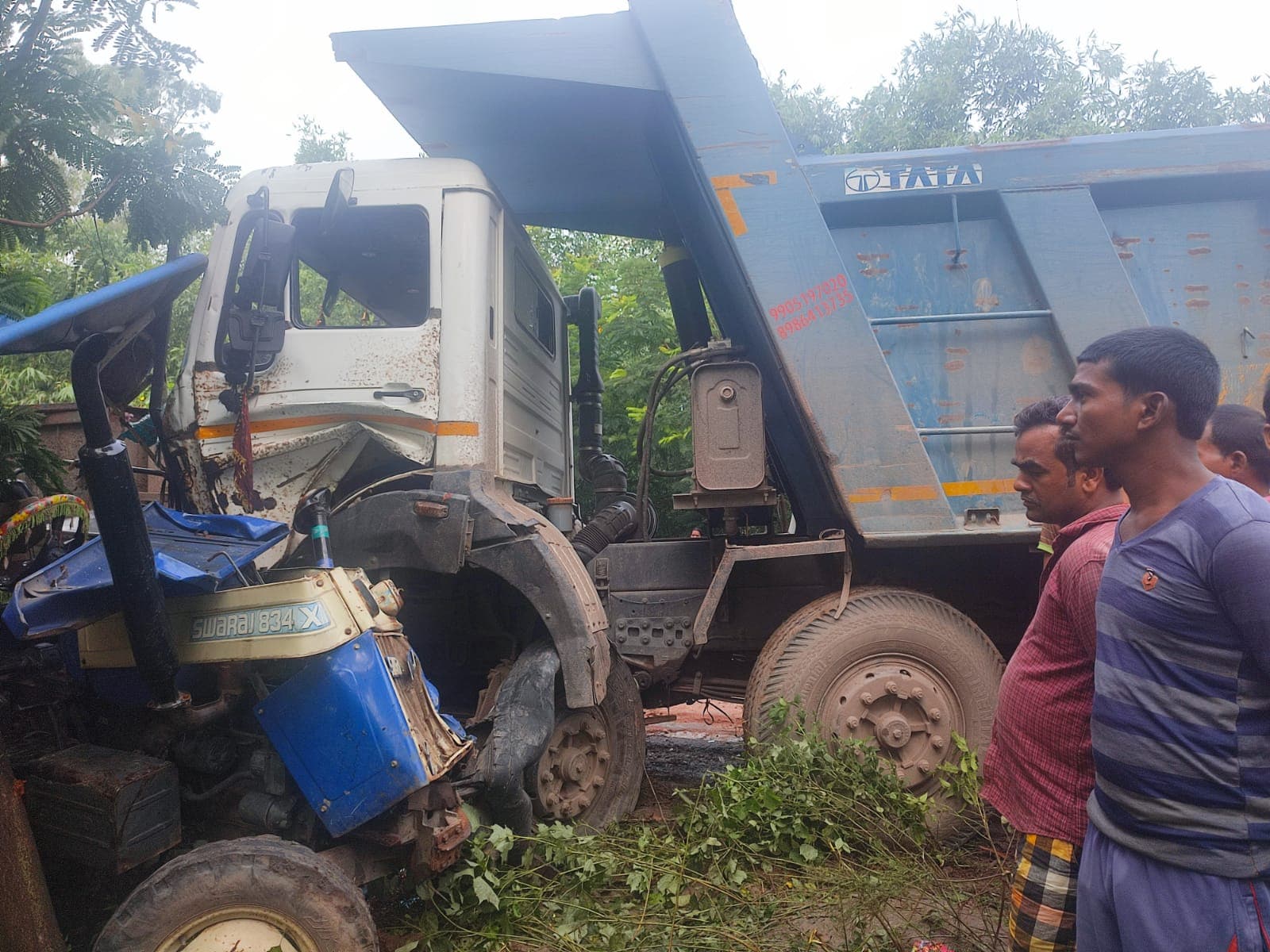 रेस्क्यू में शामिल लोगों को अनियंत्रित पिकअप ने रौंदा, दो की मौत, पांच पुलिसकर्मी जख्मी