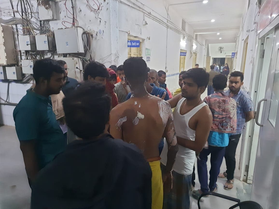 Cylinder Blast: औरंगाबाद में छठ पूजा के प्रसाद बनाने के दौरान फटा सिलेंडर,7 पुलिसकर्मी सहित 3 दर्जन झुलसे