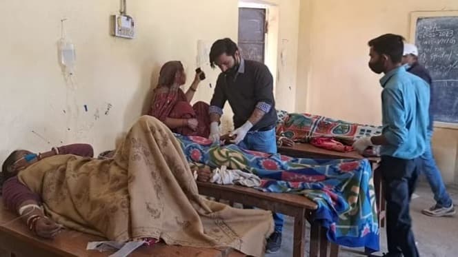 कटिहार: श्राद्धकर्म का भोज खाने से सैकड़ों लोगों की तबीयत बिगड़ी, स्कूल में अस्थायी अस्पताल बना चल रहा इलाज