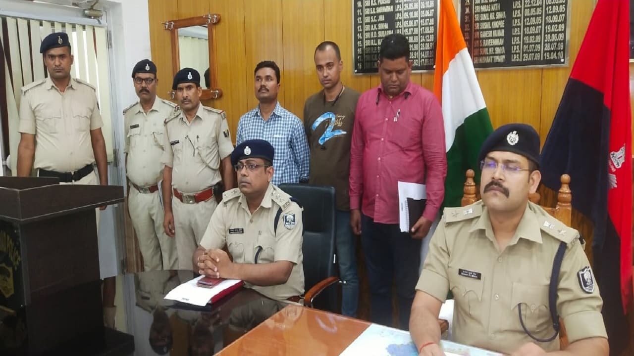 बिहार: औरंगाबाद में स्वर्ण कारोबारी को ट्रेन से उतारकर लूटने और हत्या करने वाले दो अपराधी धराए