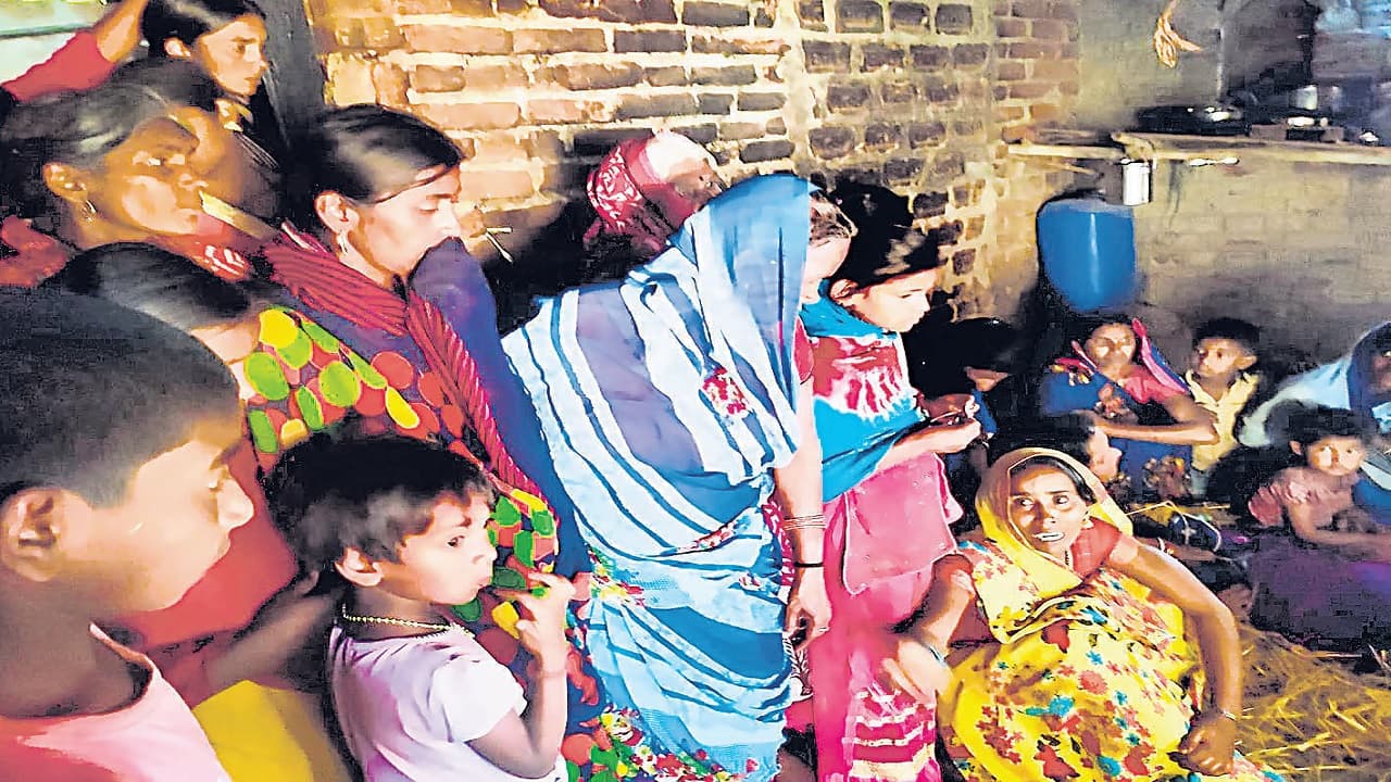 मातम के बीच शादी: मां की अर्थी के पास से निकली बेटे की बारात, उधर लड़की के जीजा की भी चली गयी जान