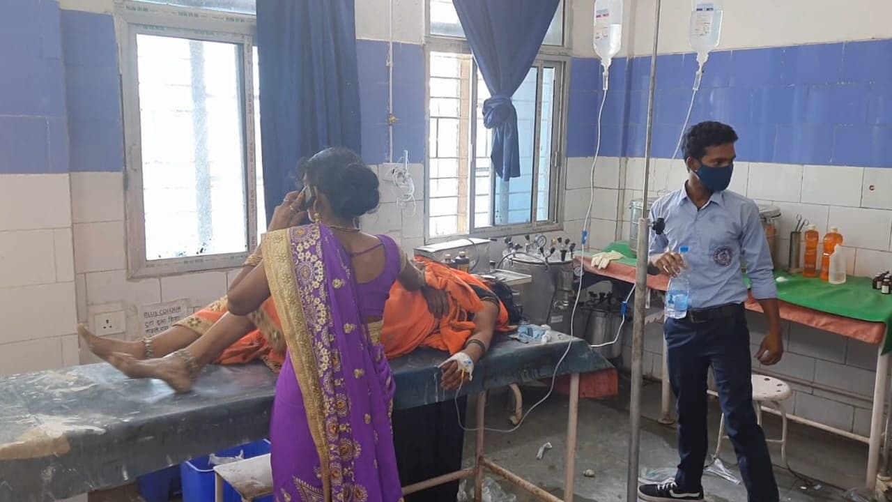 बिहार: औरंगाबाद में फोन कॉल पर पति से विवाद होने के बाद महिला ने बाजार में खाया जहर, हालत नाजुक